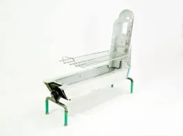 "После чего улов собирают, высушивают и преобразуют с помощью деталей из 3D-принтера в лампы, стулья и вазы."
И что вот это такое? Лампа, стул или ваза?