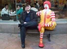 Довелось как то поручкаться с одним клоуном в Циндао ...