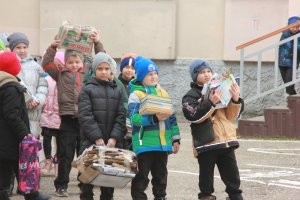 Вот макулатура, а то получение учебников перед каникулами в конце года...
