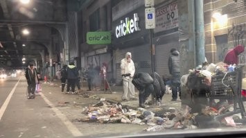 Знатно тебя порвало... наверное хорошо так жить... всё на великую Америку гнать... как говорится в Русской пословице в чужом глазу соринку видишь а в своём бревна не замечаешь... И вот тебе кстати ещё доказательства что бы далеко от МКАДА не ходить ВСТРЕЧАЙТЕ! подмосковные Котельники...