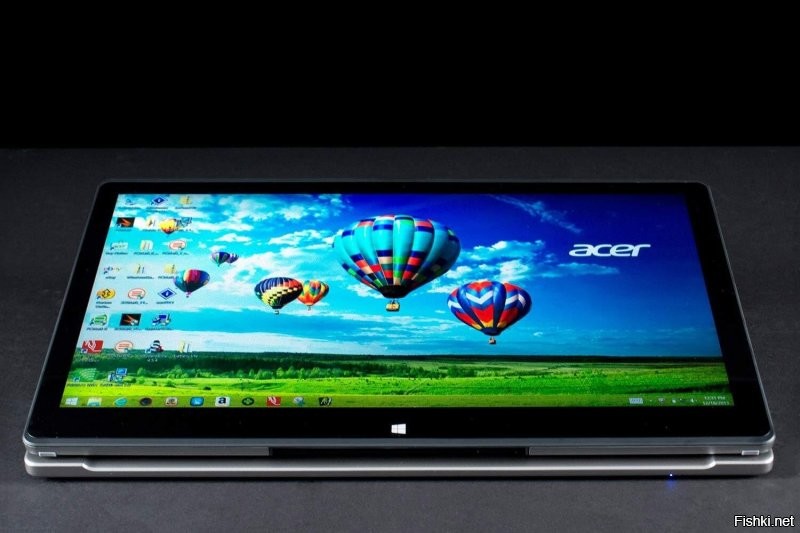 Acer Aspire R7/ У него сенсорный дисплей, а тачпад сверху для этого:
А еще он как планшет умеет быть
