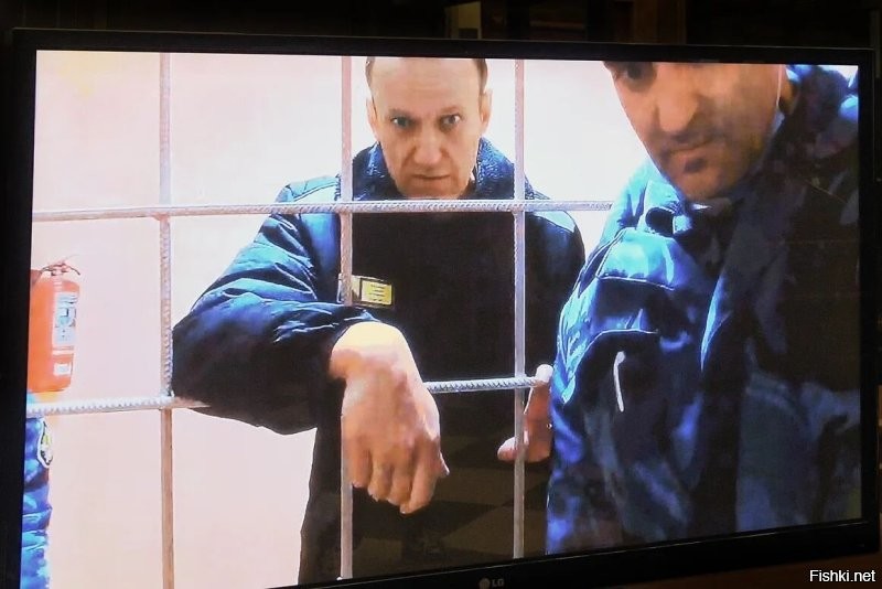 Во ФСИН заявили, что теперь в колонии с пленными азовцами, свой срок будет отбывать Навальный!
Тиран коварен!