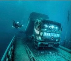 Тут просто реклама дайвинг-клуба