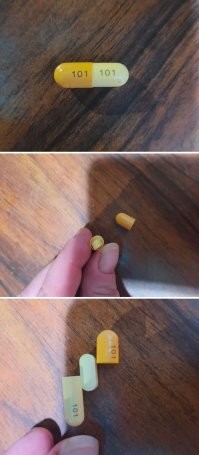 В облатках /капсулах обычно находится или очень горькое/противное лекарство, или то, которое не должно контактировать со слюной и/или желудочным соком (т.е. всасываться уже в кишечнике).
Поэтому не нужно высыпать порошок из капсул и разгрызать таблетки в облатках.
Ну и рассасывать желтые витаминки-драже - они сделаны слоями не просто так.