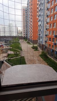 Когда устал волноваться за кота, который любит запрыгивать в открытое окно. Цена вопроса 200 рублей.