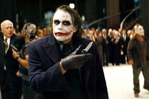 выезжаем

Старший брат закрыл крышкой с замком пластиковую бутылку, нет бы перелить в стекло. Вот младшенький ножичком и срезал горлышко вместе с замочной пробкой.