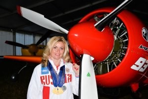 Следующий пост должен быть про Светлану Капанину.
Летчик-инструктор, семикратная чемпионка мира, дохренакратная чемпионка всех возможных чемпионатов, лучший пилот столетия. Ну и просто красивая скромная женщина.