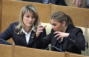 Работа у неё хорошая.
