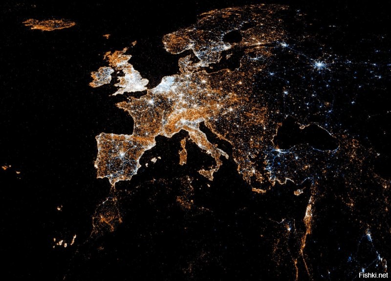 Мне нравится карта мира ночью, понятно, что она составная, но очень наглядно где основное движение.