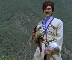 Чего стебётесь? 
 Я, в силу возраста и травм, тоже не смогу убежать от двух-трех отморозков или дать им отпор - в наше непростое время. И носил бы пистолет. У кавказца просто при оформлении "геморра" намного меньше, чем у меня.
 Горцу всегда можно было ходить с оружием, а не "лапотным".