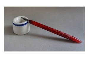 Вы батенька ещё вот на такое попасть могли, если бы жили где ни будь в советской глубинке в те годы....
Хотя я тоже сидел за такой партой (81г рожденья)
И ДА... они намного удобнее и практичнее обыкновенных столов в  школе сейчас!!!
Сейчас можно ЛЮБОЙ стол поставить и будет парта... Раньше к этому подходили с УМОМ!!!