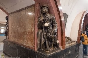 Главное место силы - нос собаки красноармейца на Пл. Революции!