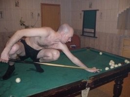 Сейчас два лишних шара на столе пявятся.