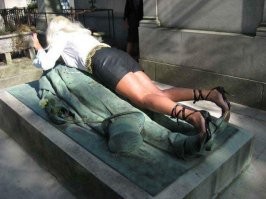 Сегодня к могиле Виктора Нуара не зарастает тропа.