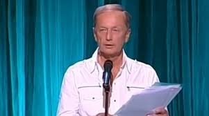 Ведущий обнаружил, что доска в студии — это сенсорный экран