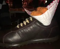 А где же классика "еда в ботинке"?