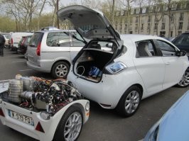 Так и есть, с половину автомобиля. Уже выпускают, пока мелкосерийно, но лиха беда начало. Да, на фото не Тесла, а Ниссан вроде, но сути это не меняет.