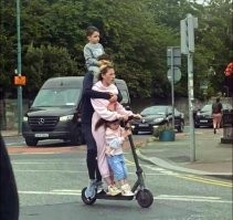 Папаша на самокате в Питере. 07.08.2022