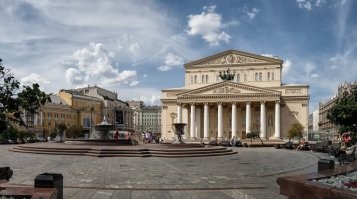 вот Театральная площадь