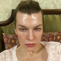 И что - здесь нет грима? От тональника аж глаза щиплет! Да и "ночником" каким то прогрунтована изрядно!