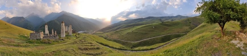 Кемперных стоянок вполне достаточно, искать надо уметь. Но я ими почти не пользуюсь - в России это не особо требуется. Воду залить - заправки, отели, родники. Электричество - договориться в любой деревне не проблема за сотку, но у меня полная автономия на панелях. Слить - опять заправки, кемперные стоянки или раскопал ямку, слил и закопал. На слете под Калугой в июне было почти 500 автодомов и это лишь небольшая часть "дофига".. И да, там были вода, электричество, слив и бани ))