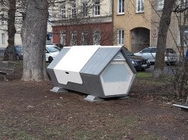 Немцы назвали это Ульмские гнезда. В городе Ульм такие для бомжей ставят.