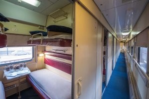 Я тут задумался о старт апе. Может купить списанный ЖД вагон плацкарт или купейный, отогнать его куда-нить на запасные пути поближе к метро на окраине Москвы и сдавать за приемлемую цену.. там тебе и сан узел, и электричество можно нормальное подключить, и спальные места поудобней, и стоит наверняка копейки. Чем не отель?  Ещё и перегнать если что - можно. По утрам кипяток всем желающим.. в целом если развернуться, так можно и полевую кухню присобачить и кормить людей по 3 раза в день макаронами, супом, пельменями итд (за отдельную плату). А если дело денежно, надо тогда несколько купейных-плацкартных вагонов ставить, к ним вагон ресторан цеплять и косить баблишко..  так, некогда мне тут с вами сидеть, пойду узнаю кому в сан станции и РЖД на лапу дать надо ради такого счастья и сразу за кредитом.