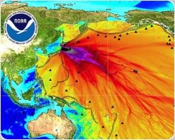 Ну что, теперь наконец таки ликвидируют последствия аварии на Фукусимской АЭС? Кориум до сих пор травит грунтовые воды и океан, а замораживающие установки с этим не справляются, а радиоактивная пыль доступна всем ветрам. Наверное надо уже как-то, роботов что-ли послать, раз они такие развитые. СССР в 86 году за полтора года, ухитрился самое активное овнище сгрести, запаковать обратно и прикрыть саркофагом, а продвинутые японцы со своими роботами до сих пор засирают планету. Я понимаю, что японцы любят козырнуть развитой электроникой и продвинутой робототехникой, но с 2011 года это выглядит абсурдно, когда с одной стороны у них чуть ли не трансформеры, а с другой стороны, они со сравнительно небольшой аварией (не было как на ЧАЭС взрыва реактора с расплёскиванием по окружающему периметру высокоактивных обломков, которые только на ИМР-2 поднимать получалось), ничего столько лет поделать не могут, или не хотят. Да, казалось бы их проблема.. но глобус у нас один, и все мы в той или иной степени с этого будем страдать в обозримом будущем, потому что локальное пятно ладно, океан большой всё стерпит - тоже пол беды, а вот путешествие радионуклидов по пищевой цепочке - отследить невозможно. На фото - ИМР с гамма локатором, чтоб определять и цеплять куски ТВЭЛ-во, к которым по понятным причинам людей лучше вообще было не подпускать.