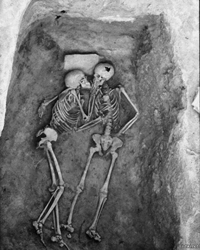>>> "Любовники из Хасанлу"

Всё бы ничего, но оказалось, что это два мужских скелета.
Видимо, у гомофобии в тех краях давняя история.