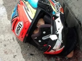 Каждое утро на МКАДе объезжая пробки вижу аварии с мотоциклистами, однажды поднимая шлем навёл в нем голову