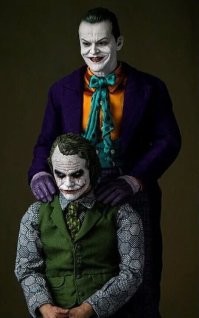 Самое лучшее исполнение роли Джокера это Хит Лэджер. 
На втором месте Джек Николсон.
Эти ребята отлично подготовились к роли.