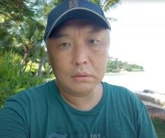 Россияне прокомментировали это объявление. "Ну и слава богу!" "Вот так! Наш язык запрещают везде и мы теперь запретим все остальные!"