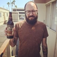 ...на обертке бутылки... Кто может, объясните, почему обертка, а не этикетка?