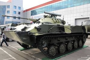 Ну, для начала надо чтоб  эта машина поступила в поточное производство и в товарных количествах начала поступать в войска, откуда уже не лишним будет послушать рекламации рядового состава. Так то почти в каждой армии мира, есть опытные партии тех или иных изделий, но далеко не все они добираются до массового выпуска, или находят своё место в картине современного поля боя. Про роботизированную платформу Уран-9, тоже из каждого утюга вопили.. ну и где они все? Почему российские солдаты погибают на Украине, а не идут под прикрытием роботов? Я уж молчу про хвалёную платформу Армата, что с 14 года прям по телевизору уничтожает все современные танки мира, а по факту люди воюют на Т-62, т-72 и т-80 в основном. МРАПы в товарных количествах где? Почем солдаты едут и рискуют жизнями на БТР 82?
Не поймите неправильно, техника  хорошая, была для своего времени, и клёво что у неё есть задел по модернизации, но ей проектировали для другой войны, для наступления широким фронтом по европейскому ТВД в 70-80-х годах прошлого столетия, сейчас война изменилась, она более высокотехнологична. Но нам по ТВ и в новостях показывают какие то очередные внудервафли, которые не имеют аналогов в мире, зато армия РФ по факту воюет хоть и на модернизированной, но на технике СССР.
А по факту, Спрут - это лёгкий танк, который не уникален, подобные наработки  есть как в США, так и в Китае, так и в европейских странах. Можно бесконечно рассказывать, какой он замечательный, но что толку, если брони у него серьёзной нету, и без прикрытия РЭБ и ВС, проживёт он очень недолго, ибо динамическую защиту на него не прикрутишь из-за ограничения по массе, а активную защиту правительство не может даже на ОБТ поставить, и сейчас такое кол-во носимых ПТРК с кумулятивной боеголовкой, что страшно становиться за тех танкистов, кто на  этом танке попадёт в переплёт и не будет должным образом прикрыт с воздуха и в радиолокационном диапазоне.
Да и вообще, для целей парашютной высадки, и глубоких рейдов по тылам противника, есть классная машина БМД-3. Там хоть и нету пушки 125 мм, зато есть 30 мм автопушка, ПТРК в транспортно-пусковых контейнерах, лёгкая но хорошая алюминиевая броня, и она быстра и шустрая, такая "блоха" в тылу противника может настоящий Ад и Израиль устроить, и уйти своим  ходом по болоту, на прощанье помахав всем членом.
* Я не эксперт. Я из диванных войск, и просто высказал своё мнение.