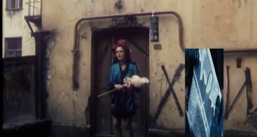 "В общественном парижском туалете
Есть надписи на русском языке!"
(С) В.Высоцкий