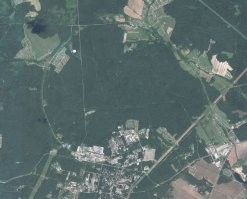 Недостроенный ускорительно-накопительный комплекс УНК в Протвино, что под Серпуховом. Длина кольца -- 21 км. (у Большого адронного коллайдера 26,6 км. для сравнения), действующий синхротрон У-70, который до сих пор является самым мощным в РФ, должен был выступать в качестве первой ступени этой штуковины. По всем документам комплекс  законсервирован, но охраняют его очень тщательно и что в нём происходит на самом деле -- чёрт его знает.