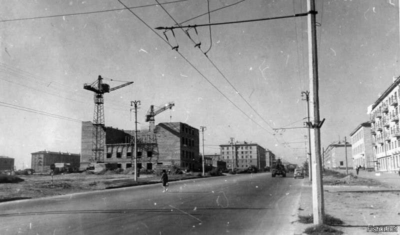 Новосибирск: стр-ва - Оперного театра, Первого Обского моста, ГПНТБ, Н-ская ГЭС, жилой дом на пл.Ленина, каменьщицы на Красном пр-кте, стр-во Академгородка, стр-во Коммунального моста, стр-во учебных корпусов на пр-кте Маркса.  С Днём строителя, друзья!