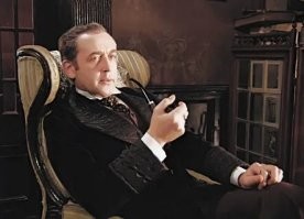 наверно это туристический объект и местным выгодно поддерживать эти легенды) 

а так по поводу звуков я знаю что раньше например если мастер который собирал печи в деревнях был не доволен работодателем (ну там обманули его, заплатили меньше чем договаривались) он вешал в печной трубе на веревочке перо и ночью казалось что кто то шепчет и люди пугались, то же со строителями которые могли по той же причине на чердаке в стену вставить бутылочное горлышко и когда поднимался ветер тоже был неприятный свистящий звук 

я думаю если в тоннеле что то и есть то объяснение идет какое то такое же, типа ветер дует и гасит спичку, а так же из-за какой то особенности тоннеля когда через него проходит ветер слышен некий необычный звук

а девушка могла просто умереть от разрыва сердца из-за страха, как это было в "Собаке Баскервилей" с Сэром Чарльзом, который просто увидел в темноте собаку с намазанной фосфором мордой