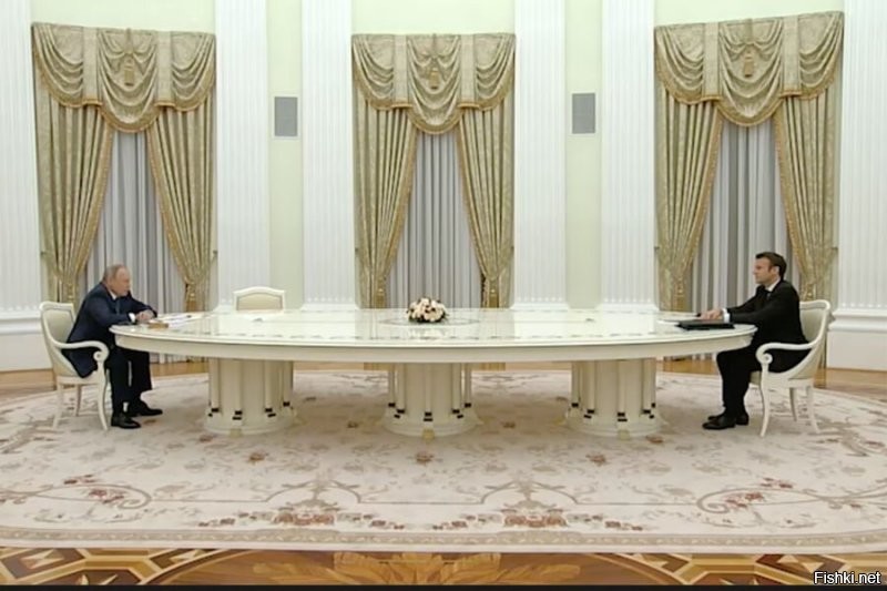 У Путина уже приготовлен специальный стол для переговоров с европейскими лидерами: