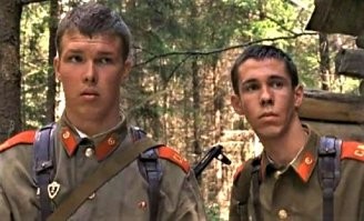 Сериал "Граница. Таёжный роман".
Пограничники с какого то перепугу вдруг носят красные погоны с буквами СА и красные лычки.