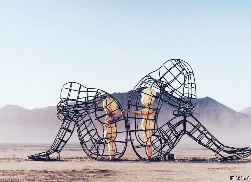 Красивые инсталляции на Burning Man.