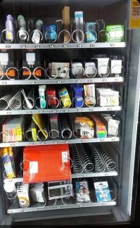 Торговый автомат в школе, в котором есть всё на все случаи жизни
да? ну и где же тест на беременность?