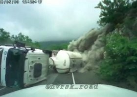 если кто подумал "про гонку" и "бодания с грузовиками"
мне 47 лет, за рулем с 1991, за "почти миллион км" - 2 небольших ДТП, в первые 3 года вождения
.
Пы.Сы.
раньше дебилов за руль грузовиков не пускали
по крайней мере, я никогда не видел раньше, чтобы с Верхнебаканского перевала цементовозы слетали вниз 120 км\ч
сейчас - пожалуйста, "как с добрым утром"
почти 500 л.с., куле там....