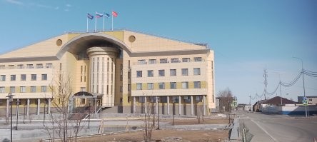 Охрентельно крупный город Тарко-Сале... На последнем фото, на зажнем плане - дом престарелых.

А если покопалься, то не то, что в каждой стране, городе, районе, он и в каждой квартире есть место, где бардак.