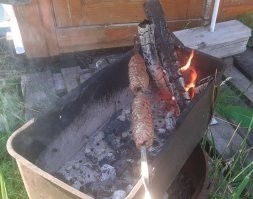 Приятное видео приготовления кебаба на природе