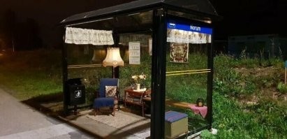 сосед-алкоголик такую хню городил в подъезде
натаскал "мебели" со свалок
з*а*е*б*а*л*и*с*ь после этого тараканов выводить