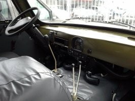 вот это СМЕЛЬЧАКИ !   в буханке страшно ехать даже по ровной дороге)))  зато проходимость хорошая

железный салон и ремни ненужны