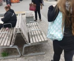 Либо скамейки, чтоб на них можно было сидеть. Либо для бомжей. Сразу всем не угодишь.