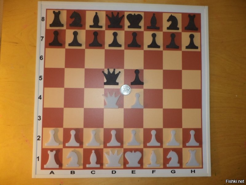 А чем классические настенные шахматы не угодили?
