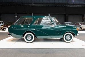 Если глядеть только с боку, то поначалу даже непонятно, где перед, где зад.